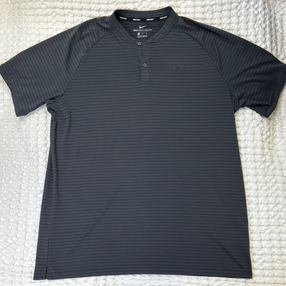 Nike TW Golf Dark Gray/Black Short Sleeve Tee for Active Comfort